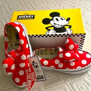 Authentic Gore (Disney)Minnie Bow Vans